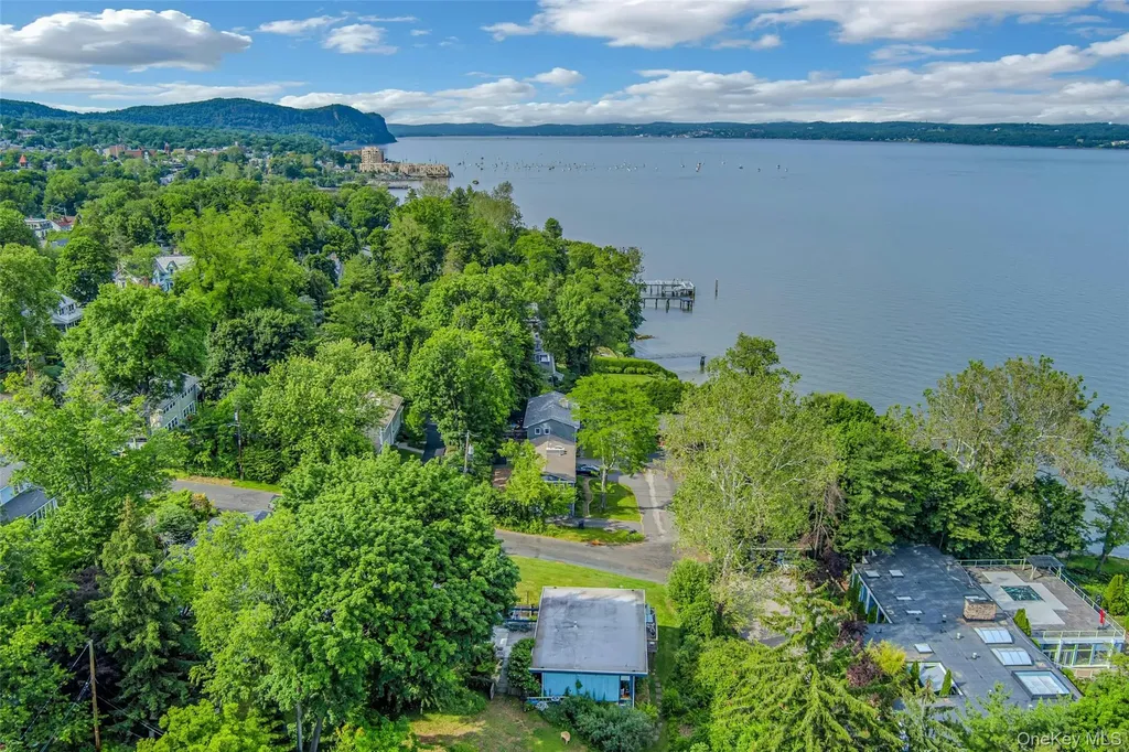 8 Edgewater Lane Nyack NY 10960