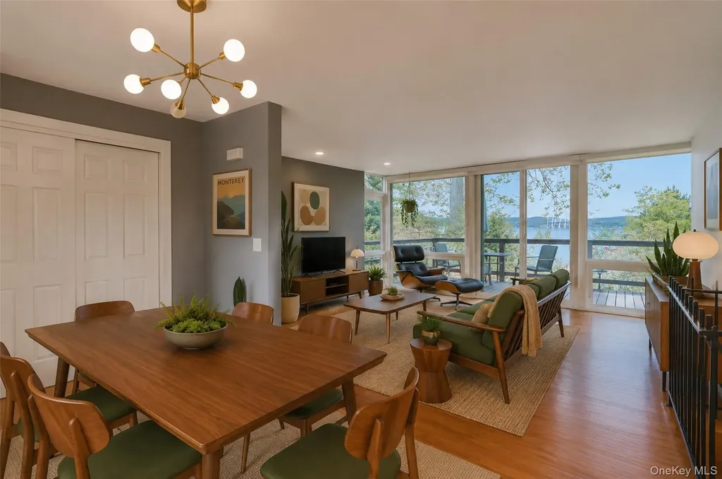 8 Edgewater Lane Nyack NY 10960