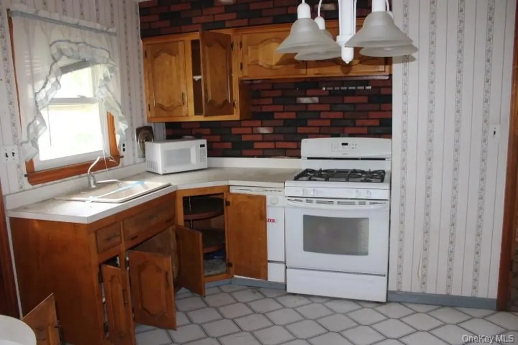 29 E Orchard Street Nanuet NY 10954