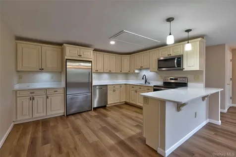 4 Low Road Wallkill NY 12589