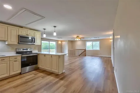 4 Low Road Wallkill NY 12589
