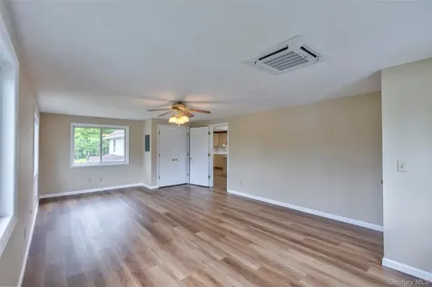 4 Low Road Wallkill NY 12589