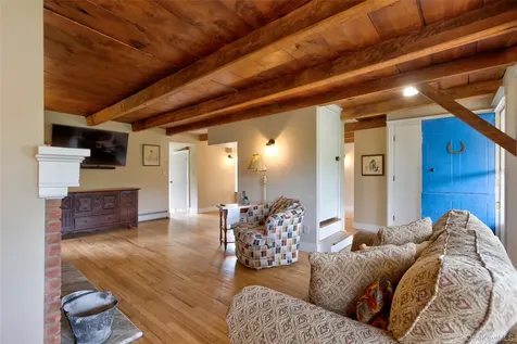 4 Low Road Wallkill NY 12589