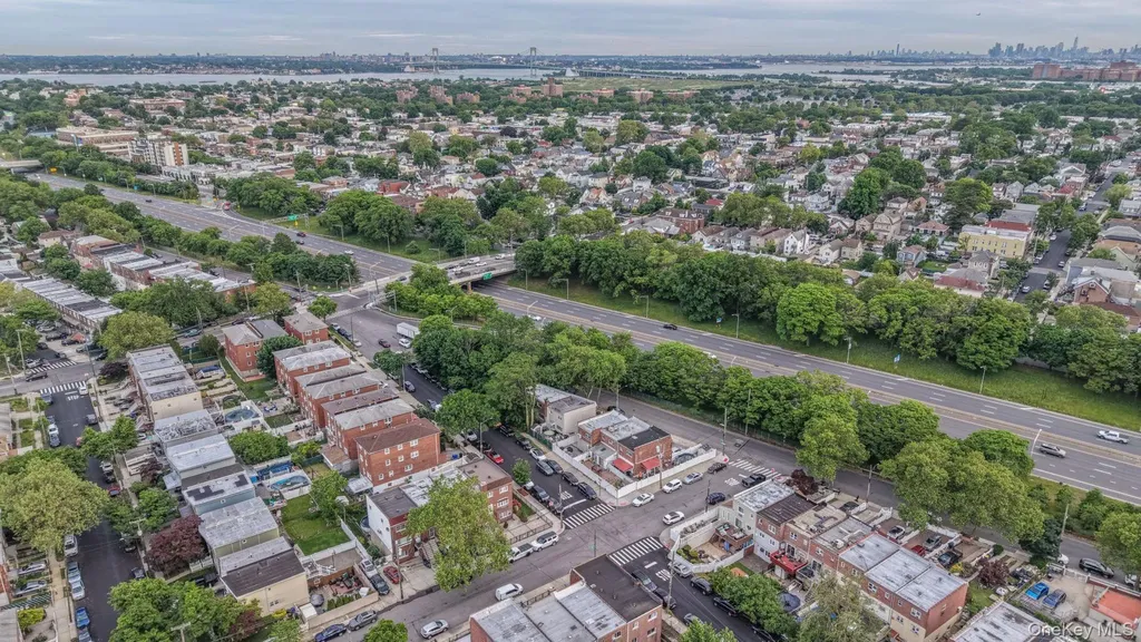 918 Throgs Neck Expwy Bronx NY 10465