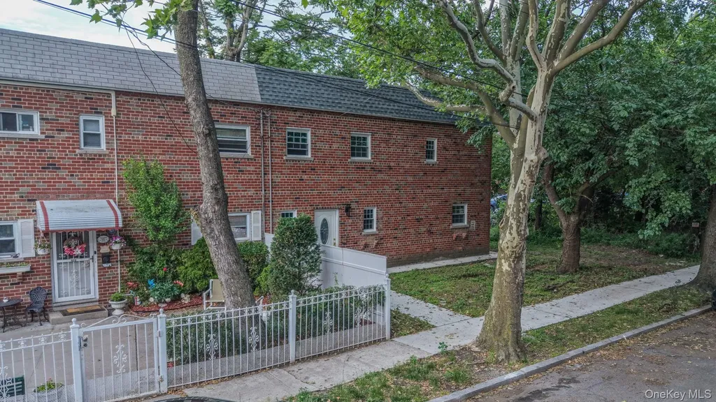 918 Throgs Neck Expwy Bronx NY 10465