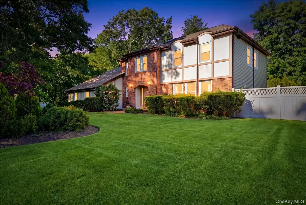 10 Weatherstone Way Smithtown NY 11787