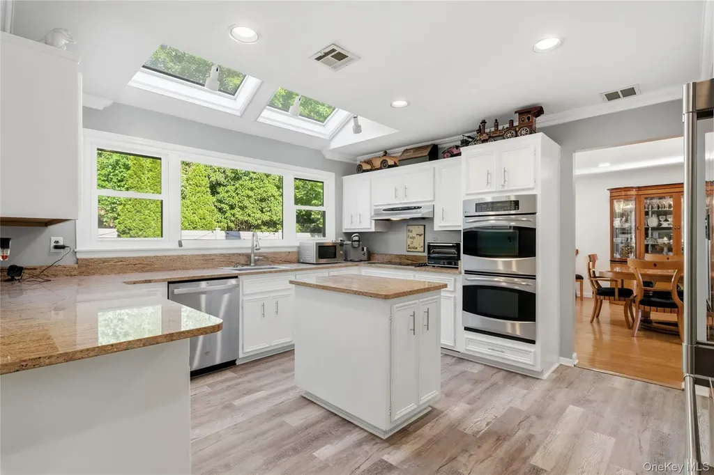 10 Weatherstone Way Smithtown NY 11787