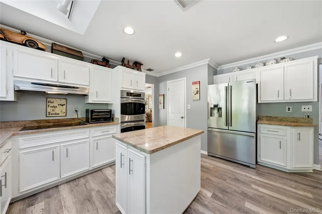 10 Weatherstone Way Smithtown NY 11787
