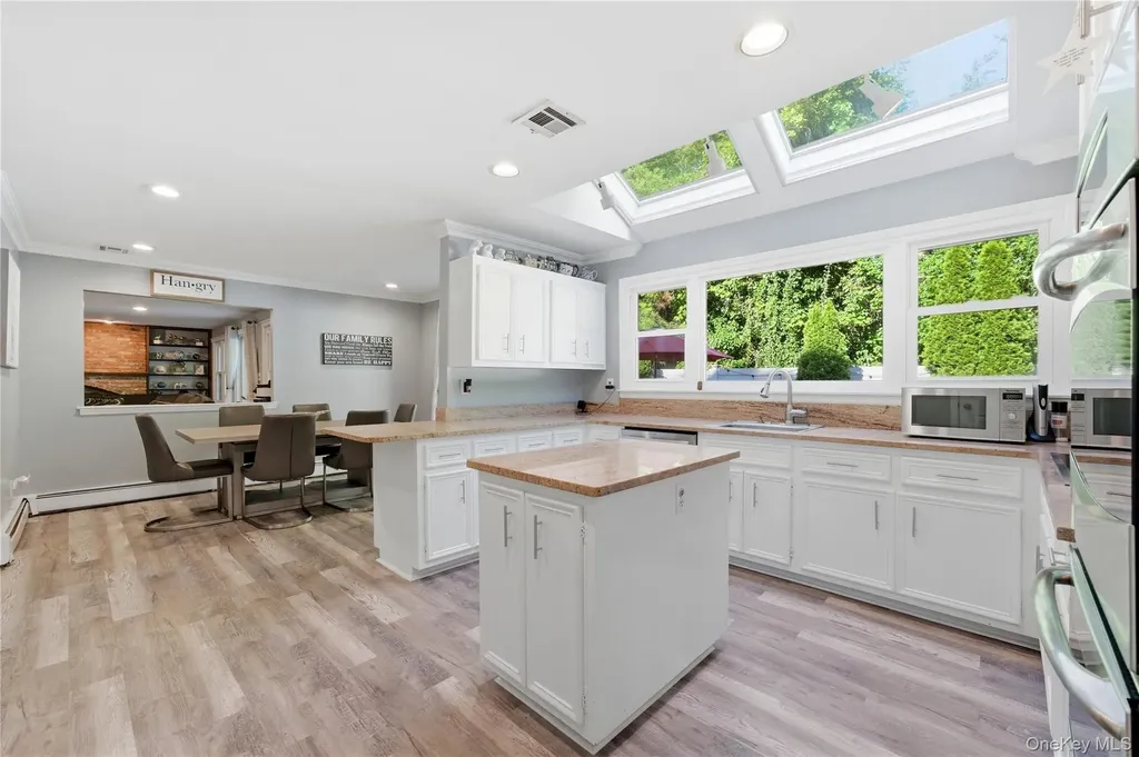 10 Weatherstone Way Smithtown NY 11787