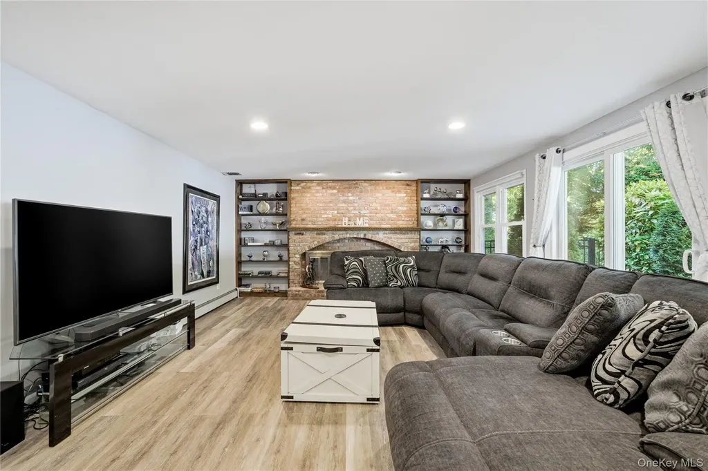 10 Weatherstone Way Smithtown NY 11787