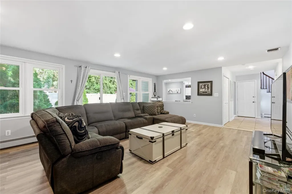 10 Weatherstone Way Smithtown NY 11787