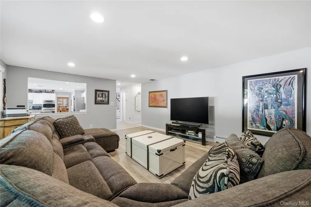 10 Weatherstone Way Smithtown NY 11787