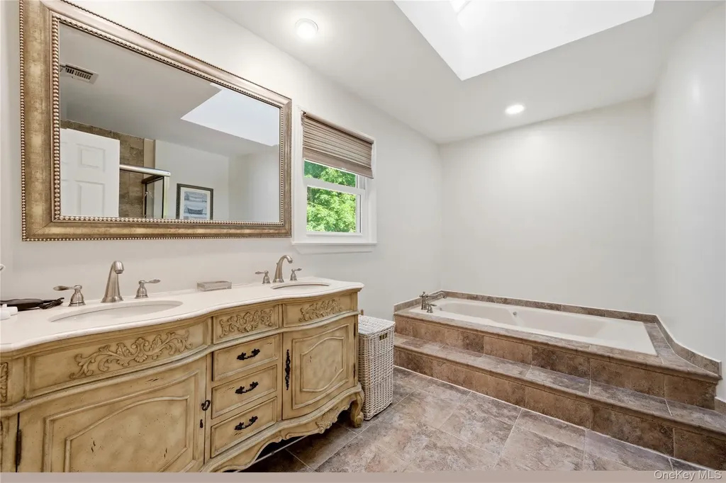 10 Weatherstone Way Smithtown NY 11787