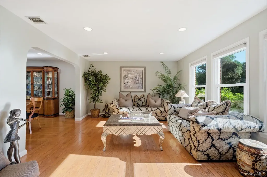 10 Weatherstone Way Smithtown NY 11787