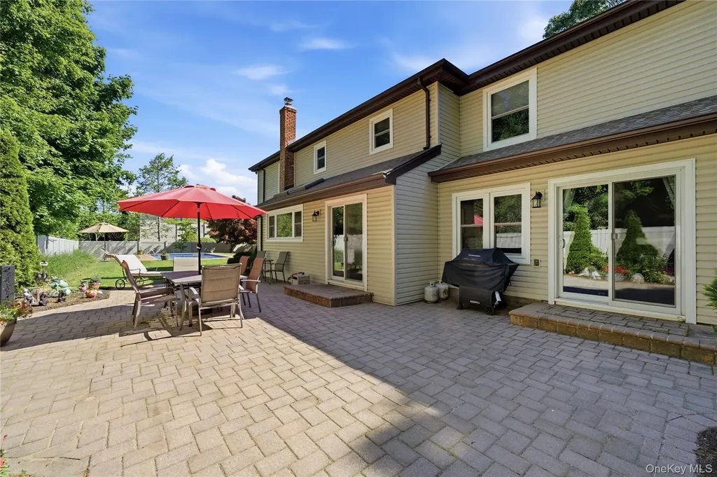 10 Weatherstone Way Smithtown NY 11787
