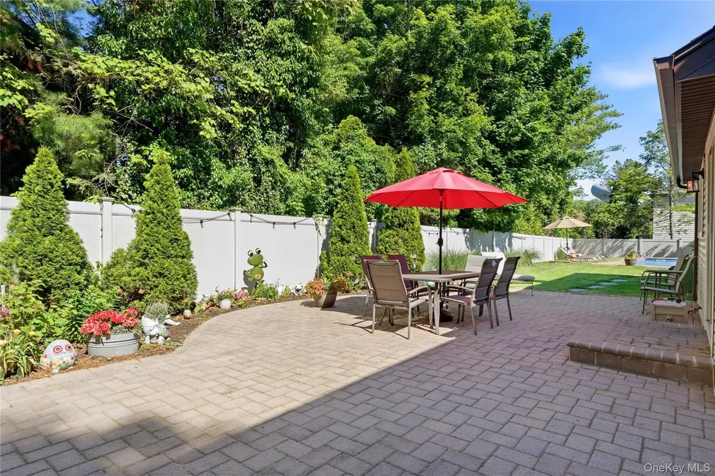 10 Weatherstone Way Smithtown NY 11787