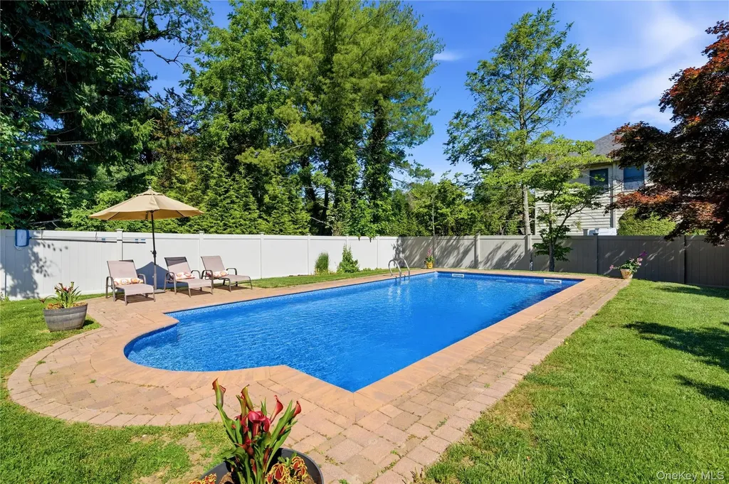 10 Weatherstone Way Smithtown NY 11787
