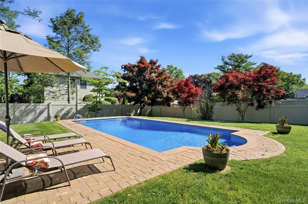 10 Weatherstone Way Smithtown NY 11787