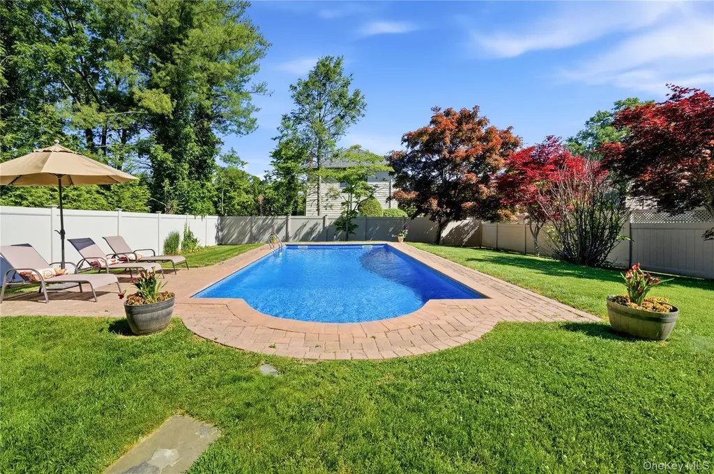 10 Weatherstone Way Smithtown NY 11787