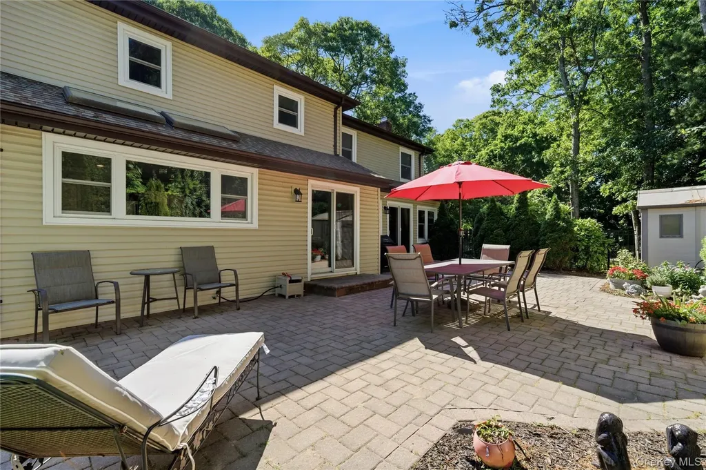 10 Weatherstone Way Smithtown NY 11787