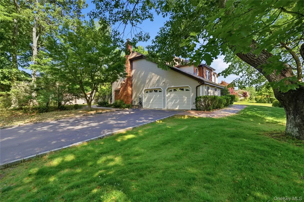 10 Weatherstone Way Smithtown NY 11787