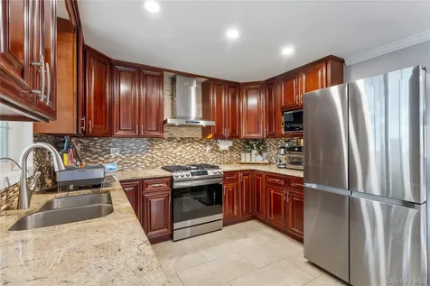 7631 264th Street New Hyde Park NY 11004