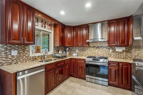 7631 264th Street New Hyde Park NY 11004