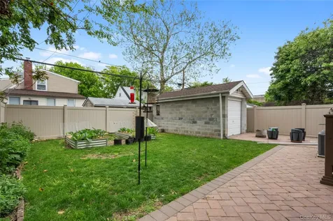 7631 264th Street New Hyde Park NY 11004