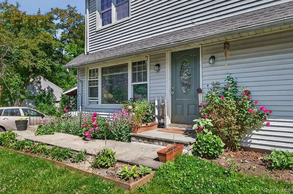 27 Tomahawk Drive White Plains NY 10603