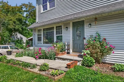 27 Tomahawk Drive White Plains NY 10603
