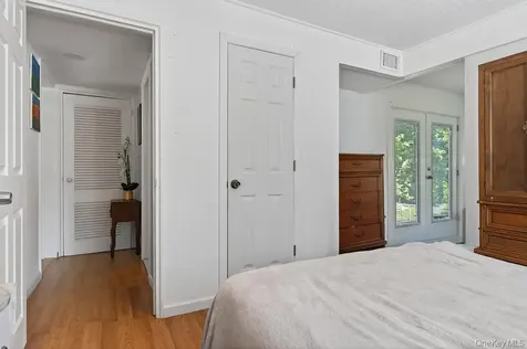 27 Tomahawk Drive White Plains NY 10603