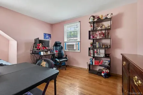 27 Tomahawk Drive White Plains NY 10603