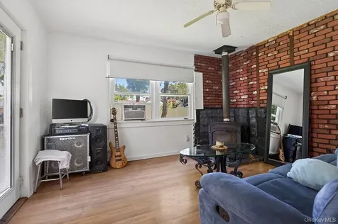 27 Tomahawk Drive White Plains NY 10603
