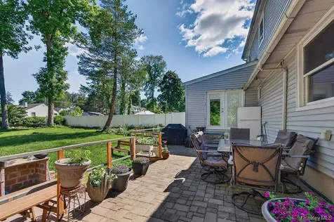 27 Tomahawk Drive White Plains NY 10603