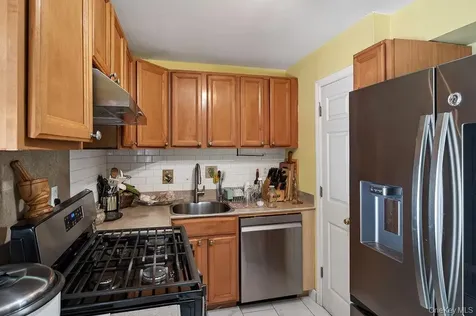 27 Tomahawk Drive White Plains NY 10603