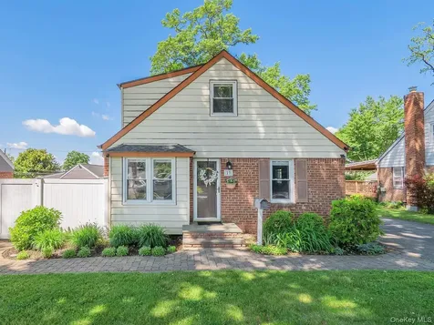 23 Phillips Road Glen Cove NY 11542