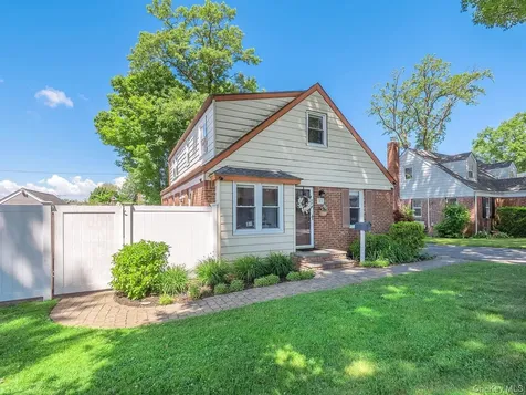 23 Phillips Road Glen Cove NY 11542