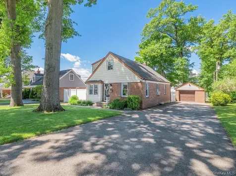 23 Phillips Road Glen Cove NY 11542