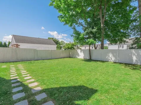 23 Phillips Road Glen Cove NY 11542