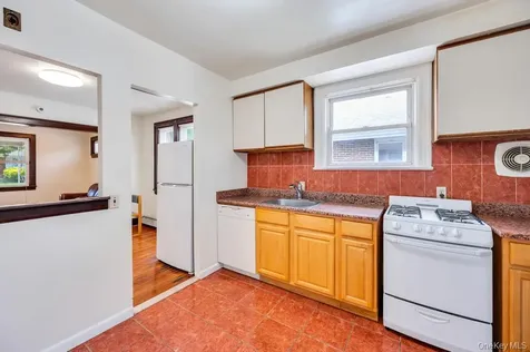 8343 261st Street Glen Oaks NY 11004