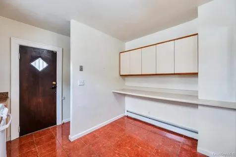 8343 261st Street Glen Oaks NY 11004
