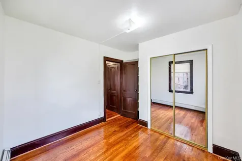 8343 261st Street Glen Oaks NY 11004
