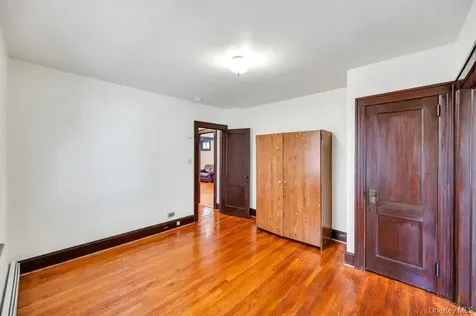 8343 261st Street Glen Oaks NY 11004