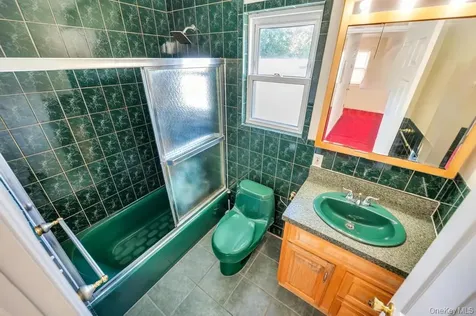 8343 261st Street Glen Oaks NY 11004