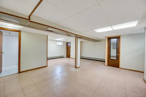 8343 261st Street Glen Oaks NY 11004