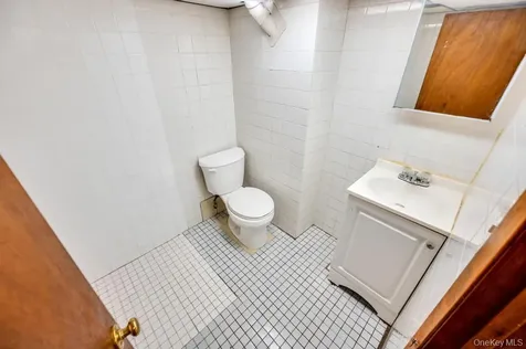 8343 261st Street Glen Oaks NY 11004