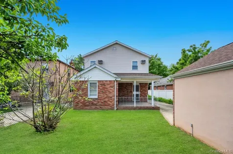8343 261st Street Glen Oaks NY 11004