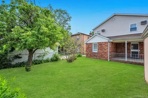 8343 261st Street Glen Oaks NY 11004