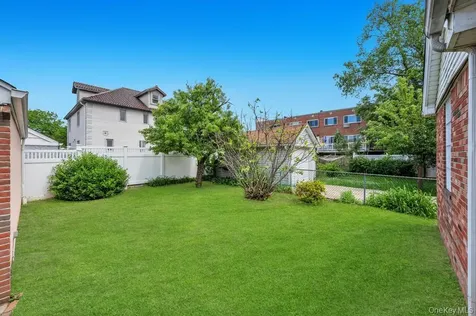 8343 261st Street Glen Oaks NY 11004
