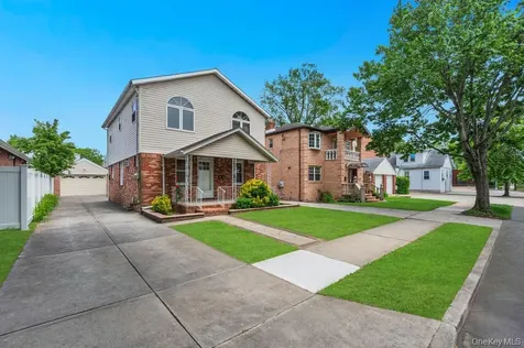 8343 261st Street Glen Oaks NY 11004
